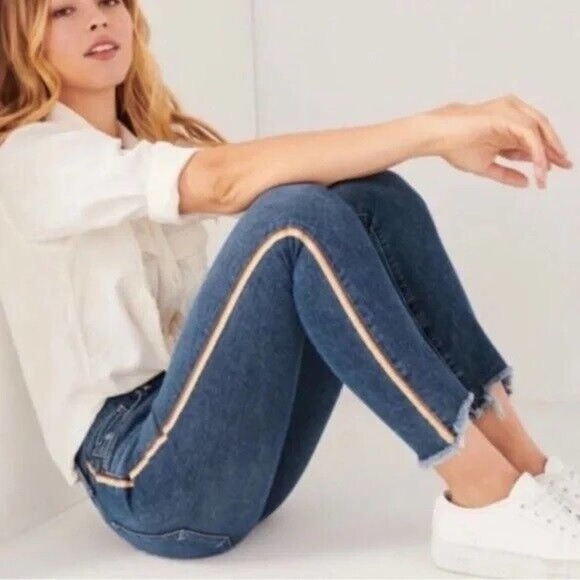 Abercrombie & Fitch Denim Ankle Jeans 26 / 2 Harper Low Rise Raw Hem Distressed - Picture 1 of 9